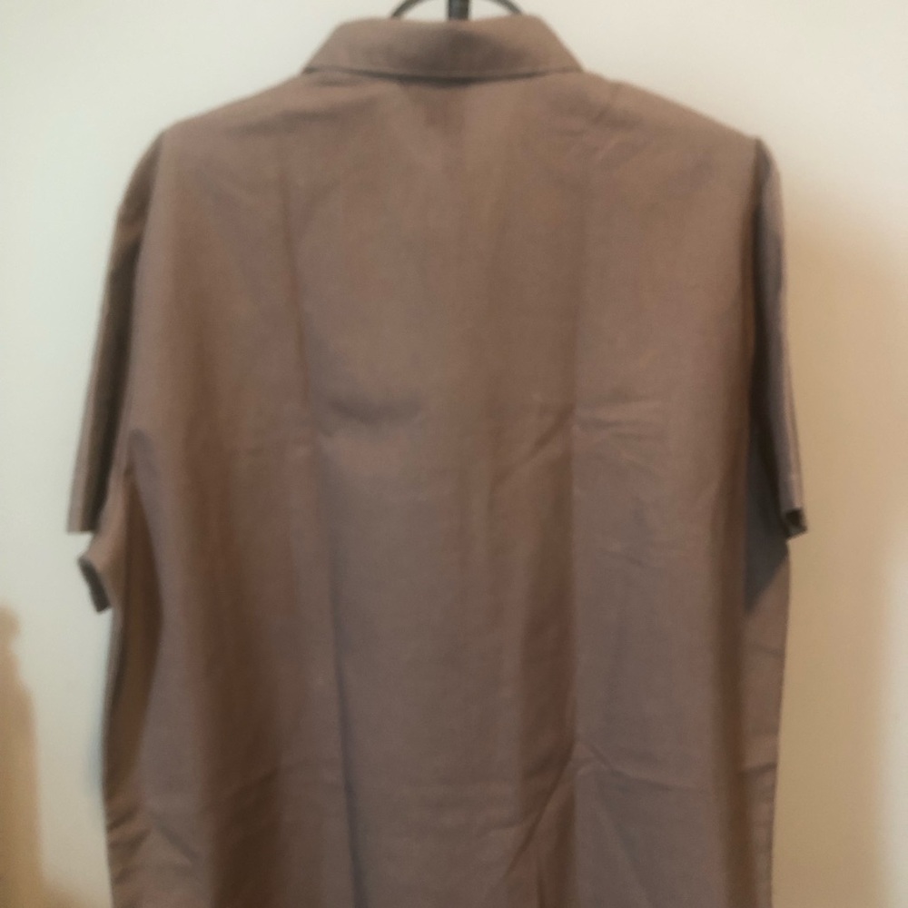 Ouku Men’s Brown Short-Sleeve Button-Down Shirt with Orange Graphic - Picture 3 of 3